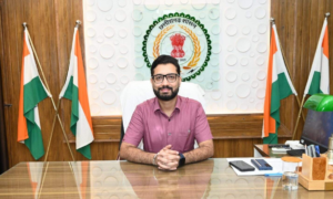 Collector Shri Vinay Kumar Langeh