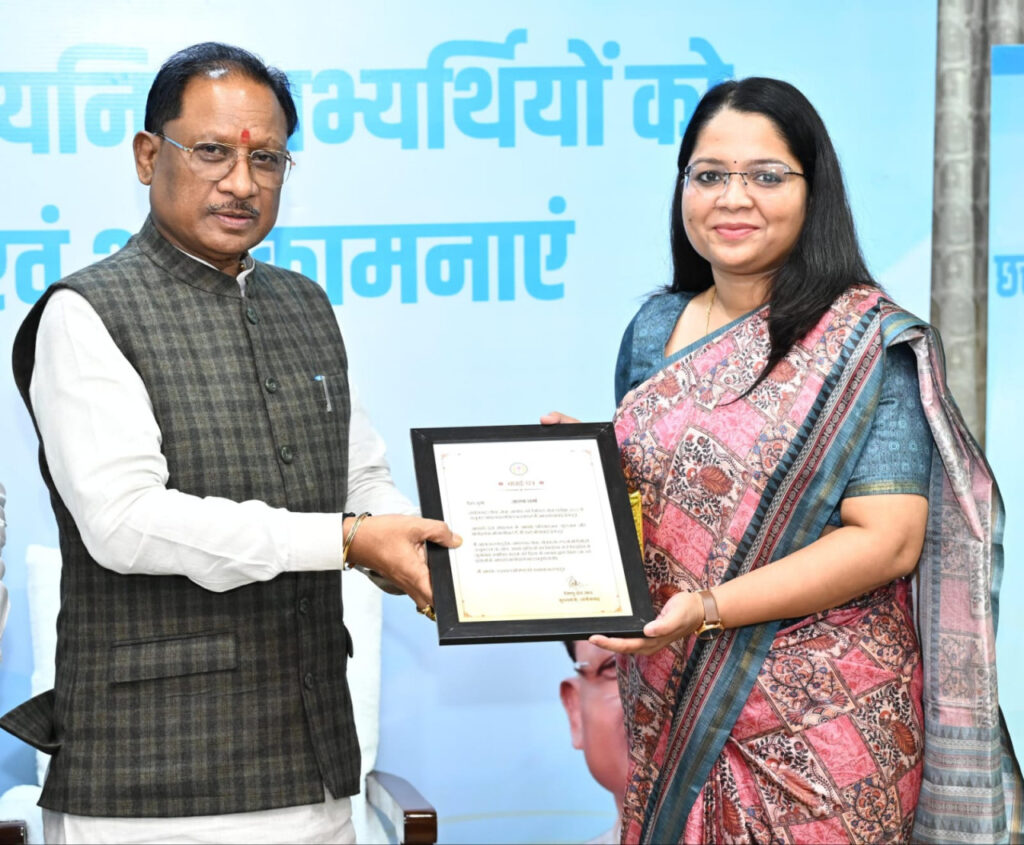 Chhattisgarh PSC topper Ms. Aastha Sharma met the Chief Minister