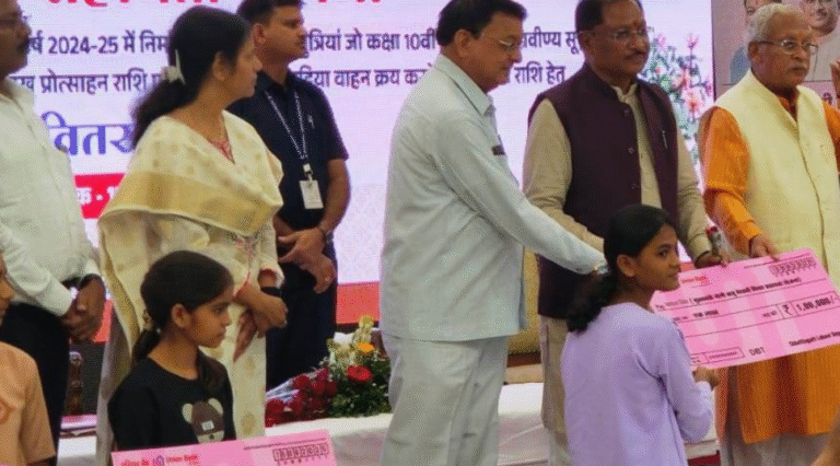 मुख्यमंत्री नोनी बाबू मेधावी शिक्षा सहायता योजना: श्रमिक वर्ग की बेटियों को मिल रही है शिक्षा में उड़ान